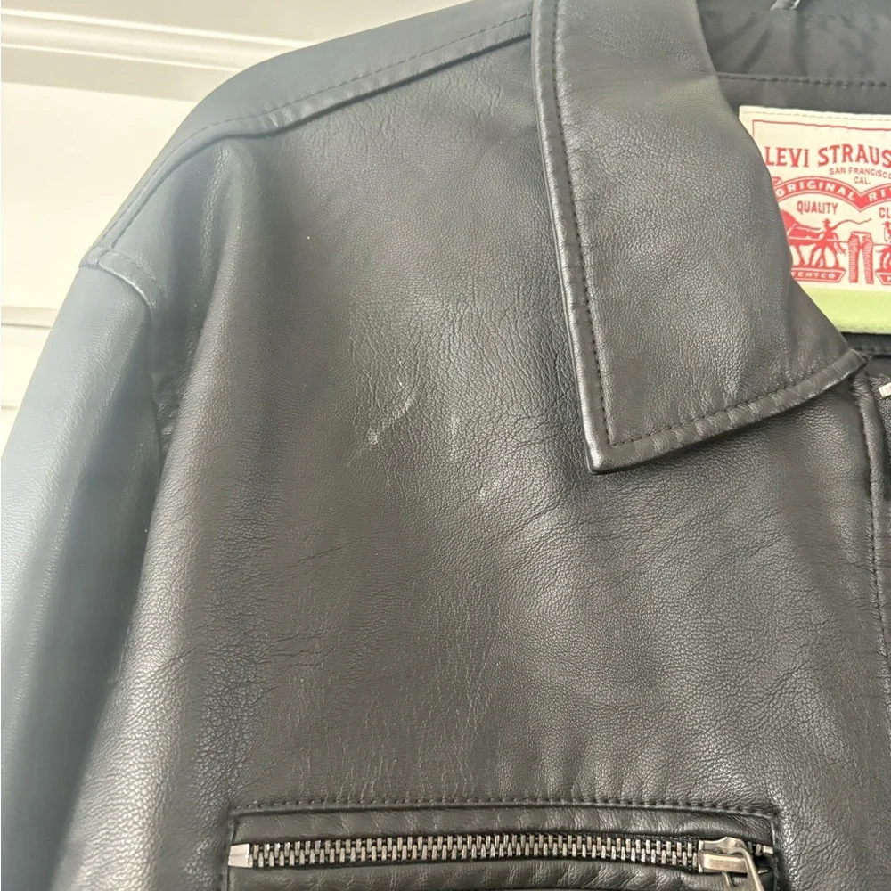 Levis this faux